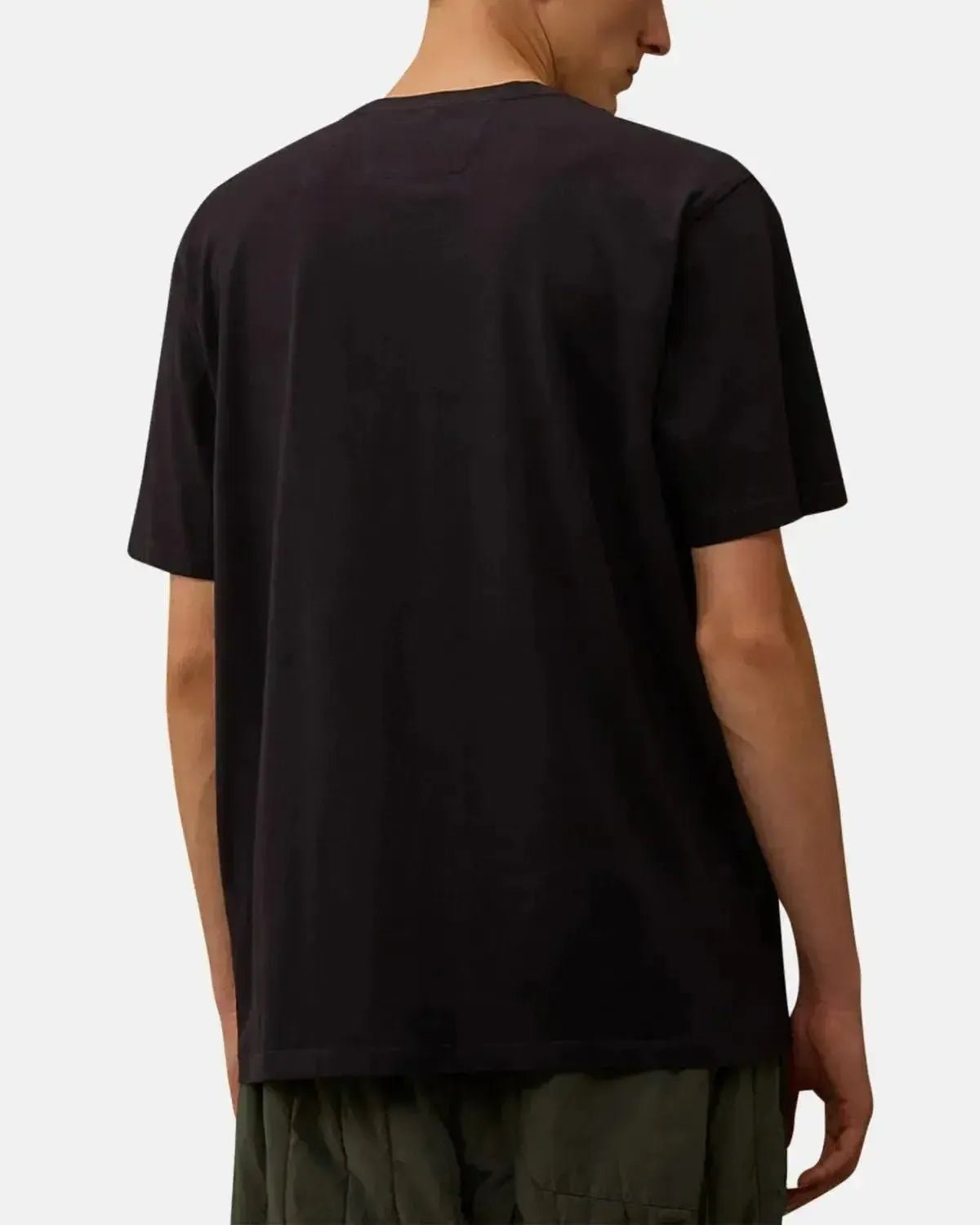 CP COMPANY MENS 30/1 JERSEY VERTICAL LOGO T - SHIRT TOTAL ECLIPSE | Studio DOS