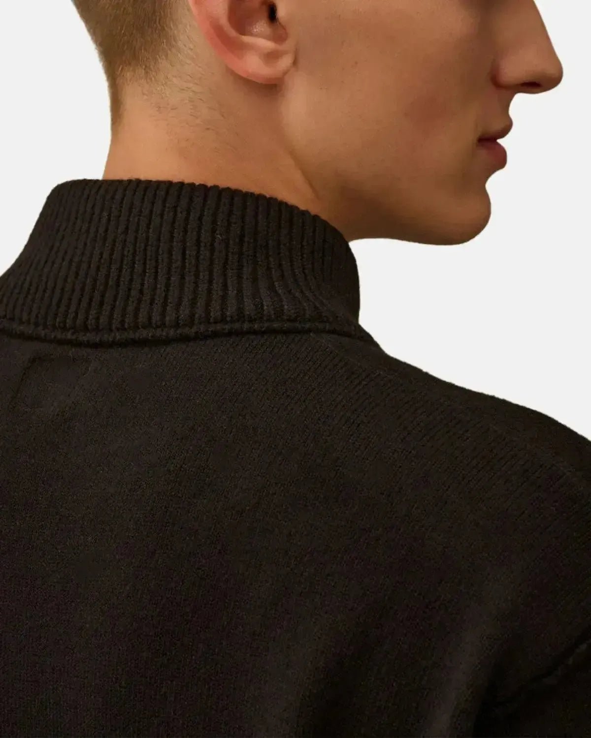 CP COMPANY MENS SOFT COTTON STRETCH CHEST POCKET 1/4 ZIP KNIT BLACK | Studio DOS