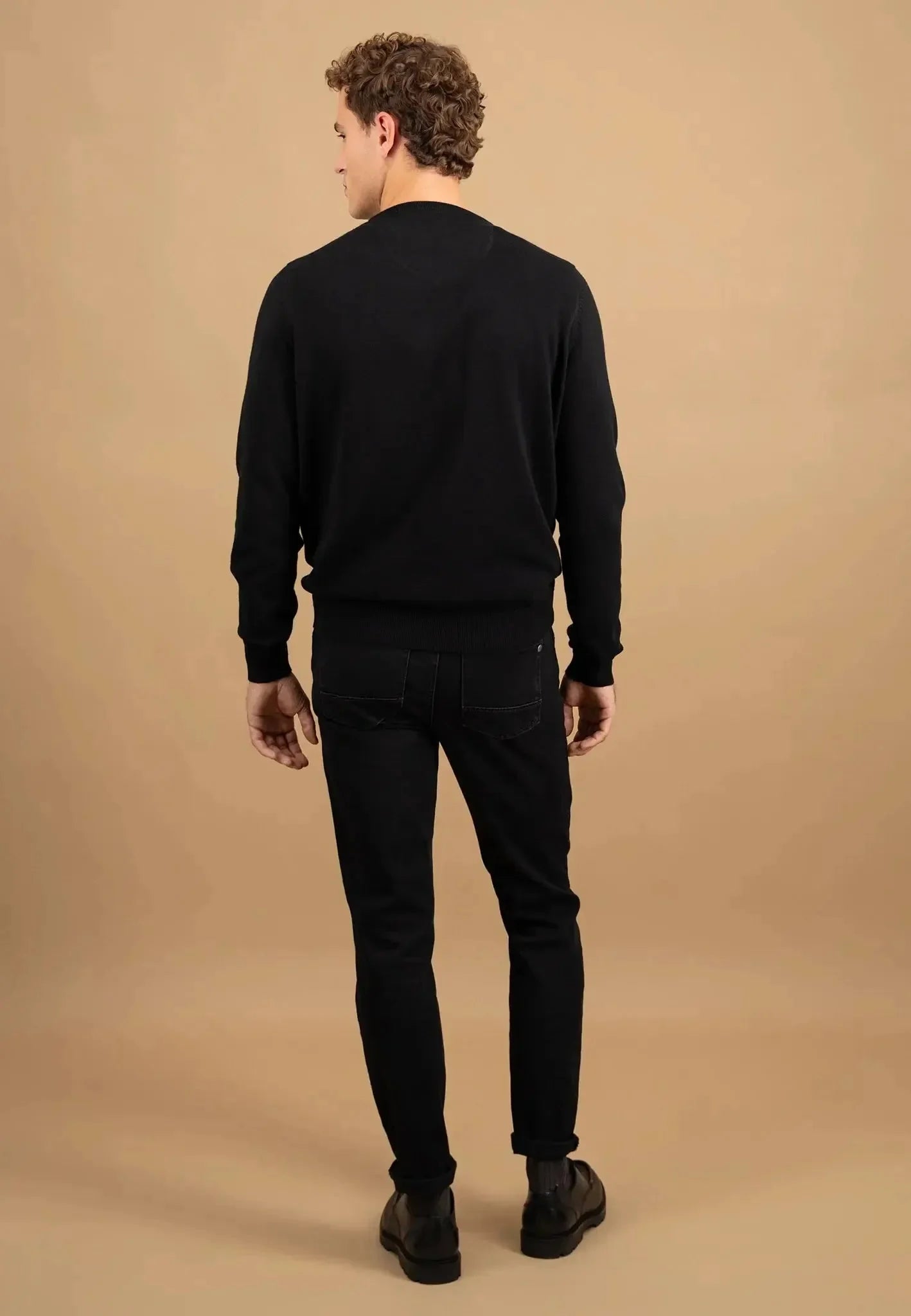 Fynch - Hatton Fine Knit Cotton Crewneck Black | Studio DOS