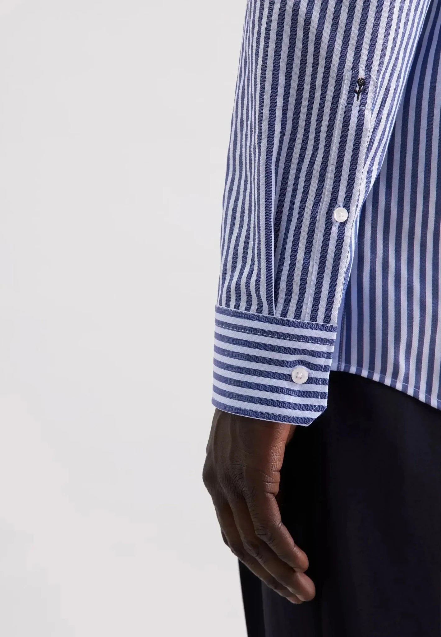 Seidensticker Regular Fit No Iron Spread Kent Structured Stripe Business Shirt Dark Blue | Studio DOS