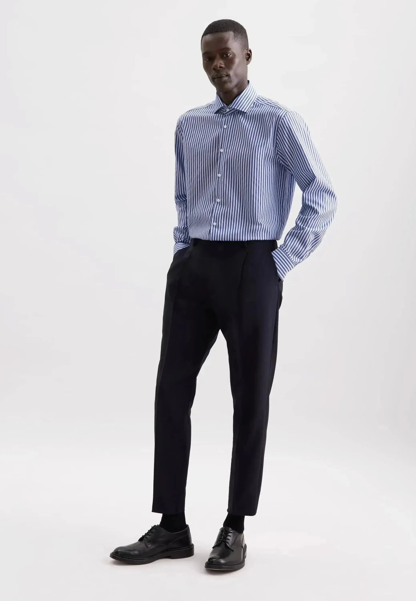 Seidensticker Regular Fit No Iron Spread Kent Structured Stripe Business Shirt Dark Blue | Studio DOS